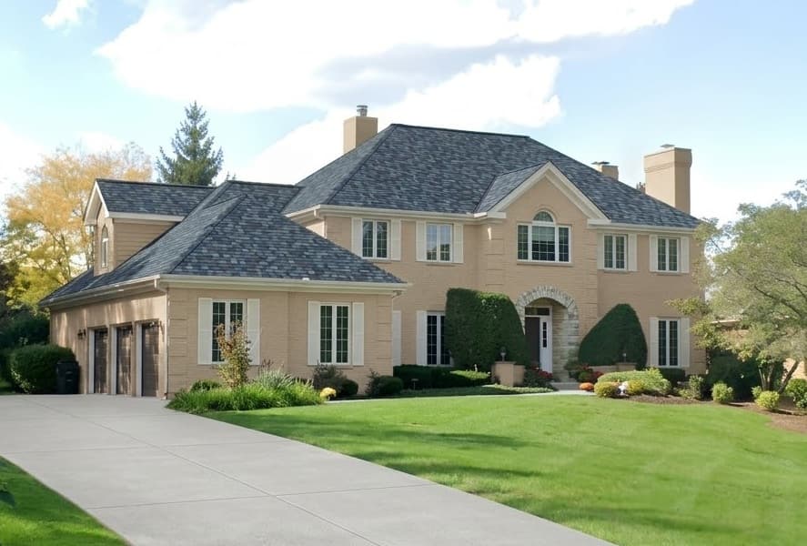 Large Home with a lot of Features in King City, ON — House Photo