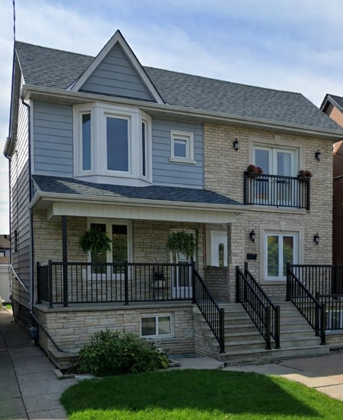 Pitched & Flat Roof Section in Toronto, ON — House Photo