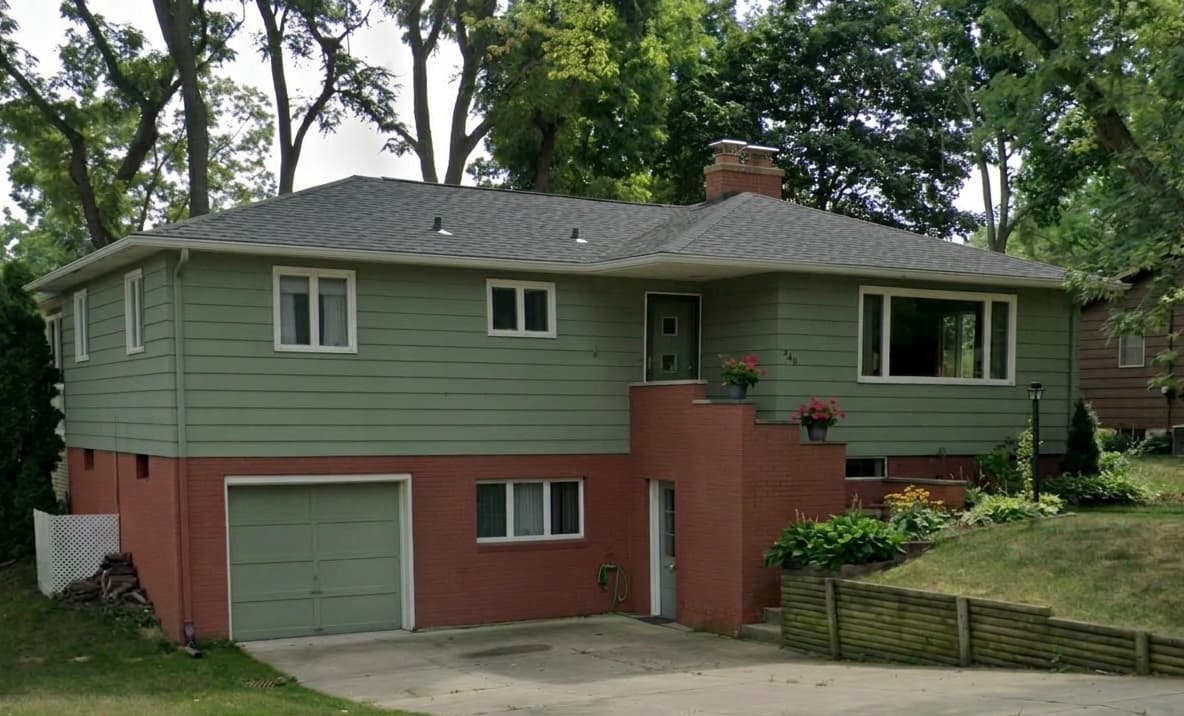 Hip & Ridge Roof in Simcoe County, ON — House Photo
