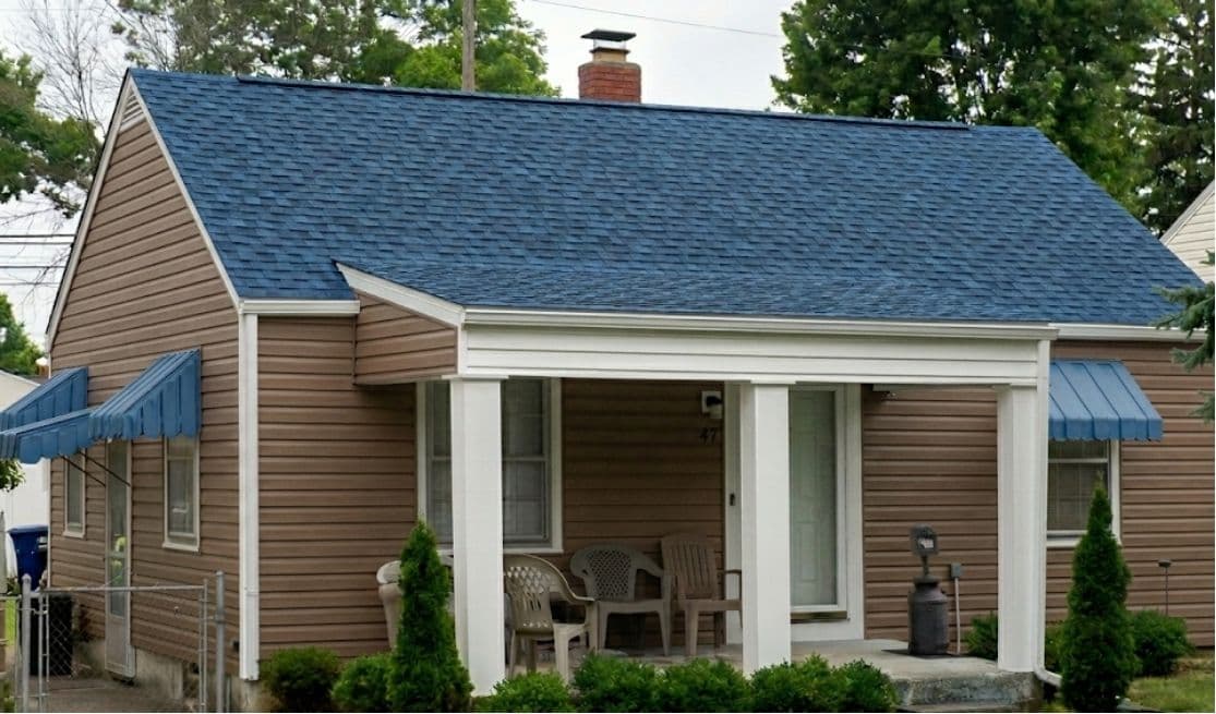 Simple Roof/Steep Pitch in Kincardine, ON — House Photo