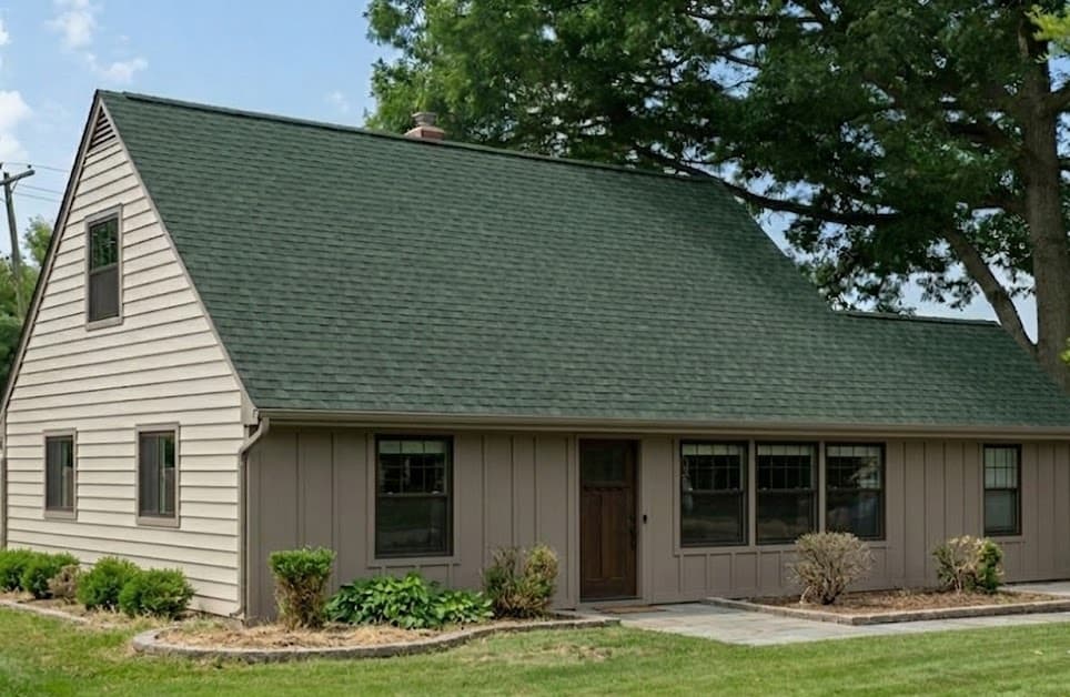 Steep Pitch/Lots of SQFT in Wasaga Beach, ON — House Photo